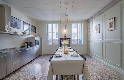 Cannaregio Apartment | Sartor Apartment with Canal View and Private Court