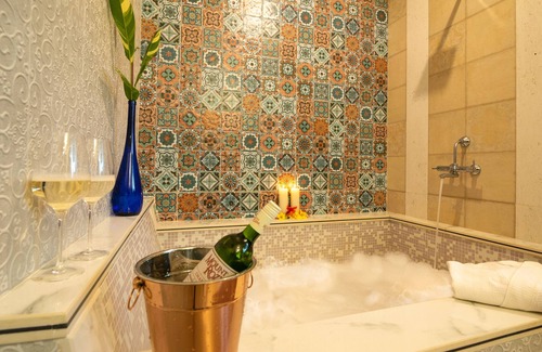 Vagator Hotel | Sashas Holiday Village