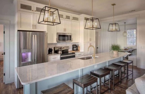 Melrose on the Beach House | Sassafrass Cottage with Ocean Views