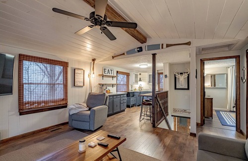 Clarkson House | Sassy Cove Lakehouse on Nolin Lake