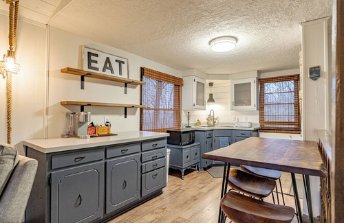 Clarkson House | Sassy Cove Lakehouse on Nolin Lake