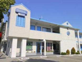 Central Berkeley Hotel | Sather Berkeley - SureStay Collection by Best Western