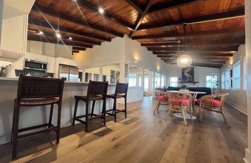 Alligator Point House | SATSUMA SUNSET☀️ Spacious '70s beach bungalow 🏖️ beachfront 🌊 tranquil retreat