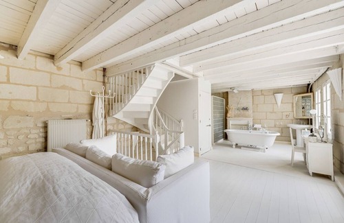Saumur Villa | Saumur en Blanc - Four Bedroom Villa, Sleeps 8