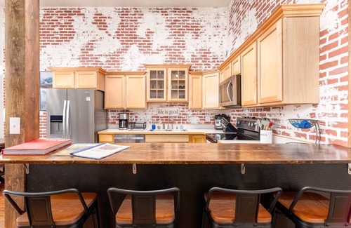 Valdez House | Sauna - Heated Garage - Great Location - Mountain Views - Quiet Neighborhood