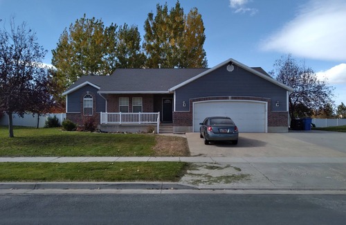 Nibley House | SAUNA & King Bed near Logan, USU & Firefly Park
