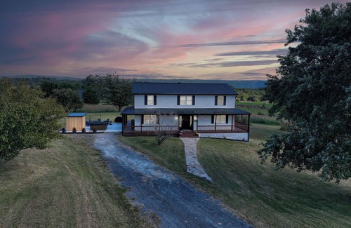 Toms Brook Other | Sauna, theatre, game room, gym, EV charger hot tub, firepit ,baby accommodations