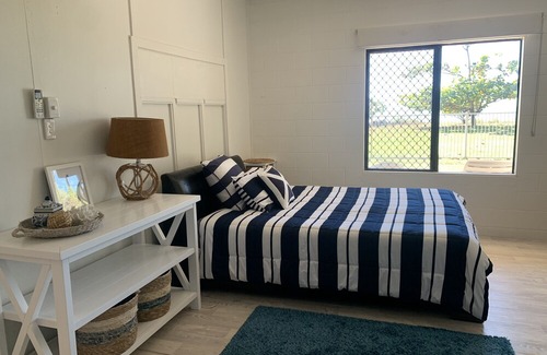 Townsville City House | Saunders Beach Shack - on the beach