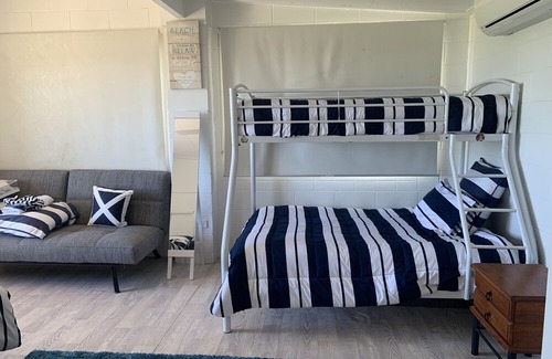 Townsville City House | Saunders Beach Shack - on the beach