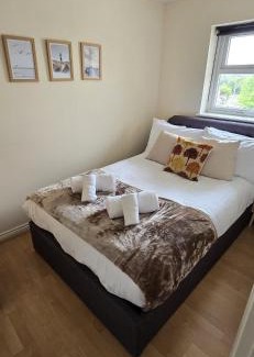 Brunel Apartment | SAV Stays Apartment Two Bed Flat Uxbridge