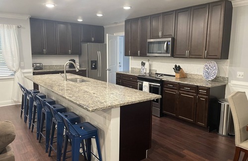Talahi Island House | Savannah 4 BR house with Pool & Parking for Boat