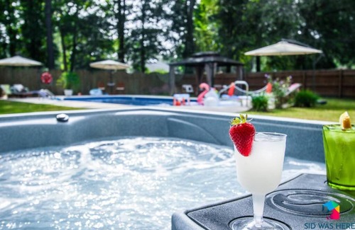 Savannah House | Savannah 5BR Pool, Jacuzzi, Firepit, Sports, Games