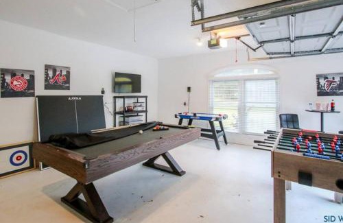 Savannah House | Savannah 5BR Pool, Jacuzzi, Firepit, Sports, Games