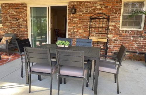 Savannah House | Savannah Family Getaway - Dog Friendly