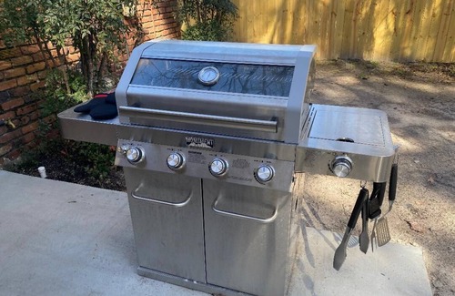 Savannah House | Savannah Family Getaway - Dog Friendly