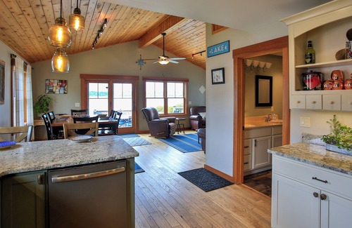 Cedar Cottage | SAVE Aug 16-23 Lakefront on beautiful Lake LeelanaunPet friendly/Dock/4 bedroms