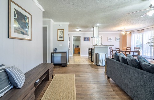 Acworth House | Save Midweek! 3BR Near Lake Acworth & Downtown