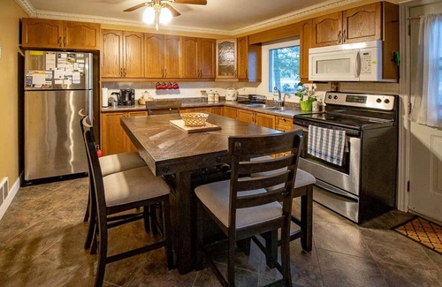 Quinte West Cottage | Savi By The River - Cozy & Affordable 1Br Cottage plus Bunkie w/Watercraft, Deck, Firepit