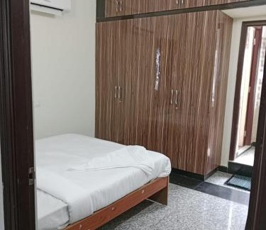 Banjara Hills Bed & Breakfast | Savioz Vajra