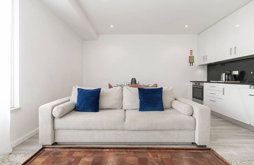 Sao Domingos de Benfica Apartment | Savory Brown Apartment, Sete Rios, Lisbon