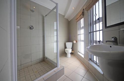 Rondebosch East Cabin | Savoy Lodge