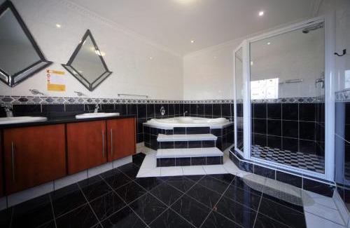 Rondebosch East Cabin | Savoy Lodge