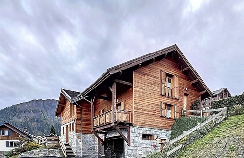 Le Corbier Ski Chalet | Savoyard Chalet 170m² near slopes, Wi-Fi, parking, baby equipment