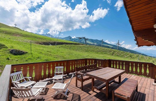 Courchevel Ski Chalet | Savoyard chalet with character, sauna and fireplace in Courchevel 1650