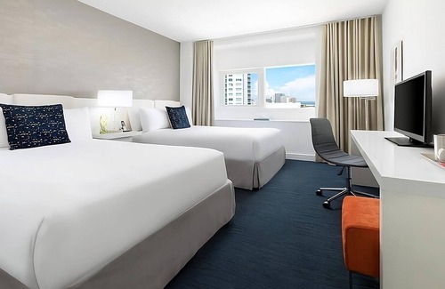 Downtown Miami Hotel | Savvy Double Room, Bayfront Getaway, Parking!