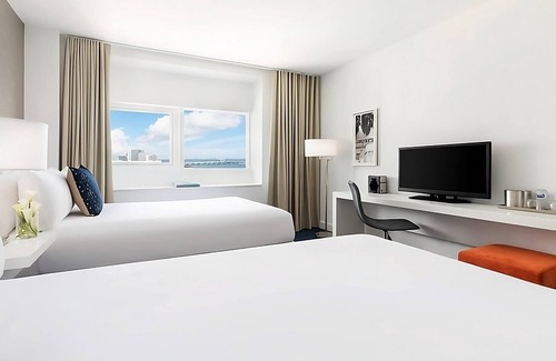 Downtown Miami Hotel | Savvy Double Room, Bayfront Getaway, Parking!