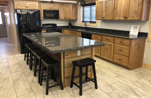 Island Park Apartment | Sawtelle Lodge - Slodge