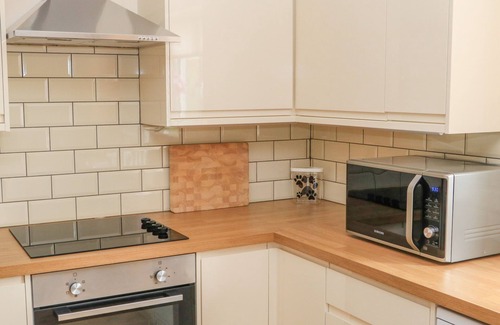 Dawlish Cottage | SAWTONS COTTAGE 1, pet friendly in Dawlish