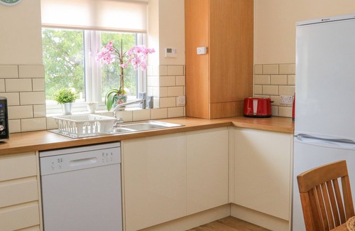 Dawlish Cottage | SAWTONS COTTAGE 1, pet friendly in Dawlish