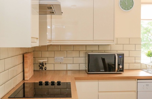 Dawlish Cottage | SAWTONS COTTAGE 1, pet friendly in Dawlish