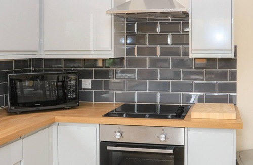 Dawlish Cottage | SAWTONS COTTAGE 2, pet friendly in Dawlish