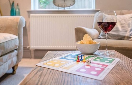 Felixstowe House | Saxon Lodge Cottage near beach, Felixstowe