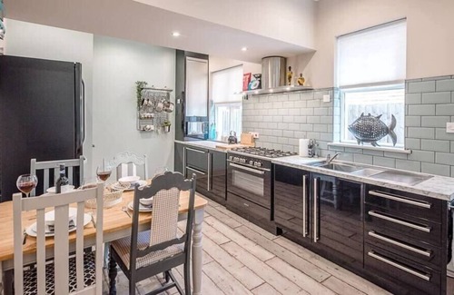 Felixstowe House | Saxon Lodge Cottage near beach, Felixstowe