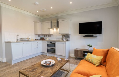 Loftus Cottage | SAXON PRINCESS SUITE, romantic, character holiday cottage in Loftus