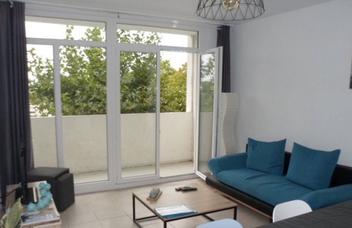 Cenon Apartment | "Say Yes to Cenon" (WIFI, Parking, Balcony, Tram ...)