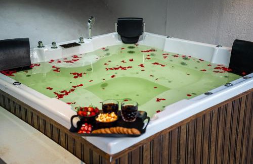 Mahabaleshwar Villa | Sayali Sanchi 3BHK with Jacuzzi ,Game room