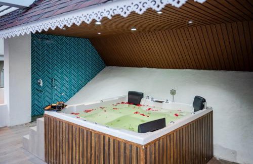 Mahabaleshwar Villa | Sayali Sanchi 3BHK with Jacuzzi ,Game room