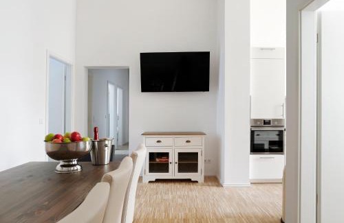 Charlottenburg Apartment | SC 02 by ROCKCHAIR Apartments l SUPERHOST Status l 4 Bedrooms Boxspringbeds 2 Bathrooms Balcony Elevator - Cozy Family & Business Flair welcomes you!