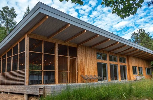 St-Adolphe-d'Howard Cabin | Scandinavian