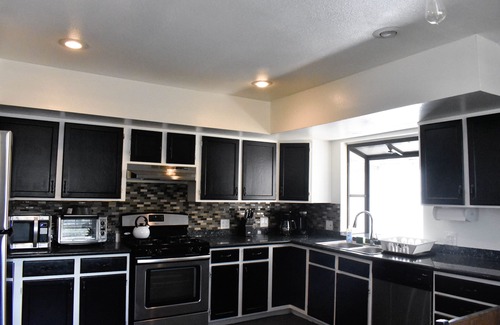 Van Nuys House | Scandinavian on Sylvan