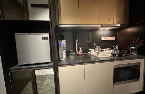Kuala Lumpur City Centre Apartment | Scarletz Suites KLCC by Cozy Escape