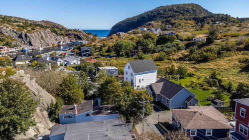 Quidi Vidi House | Scenic Bliss In Quidi Vidi Sleep4 New Hot Tub