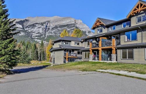 Copperstone Resort Apartment | Scenic Canmore Escape, Banff Pass Included