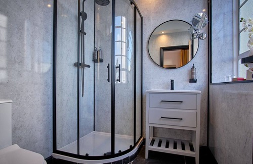 Oban Hotel | Scenic Charm: Inviting Room Near Local Highlights, 3 Family Rooms