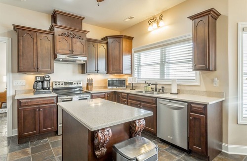 Chattanooga House | Scenic City Cove | Large Main + Guest Riverfront Home | Sleeps 19