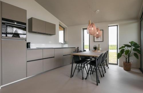 Wissenkerke House | Scenic Cottage w Garden